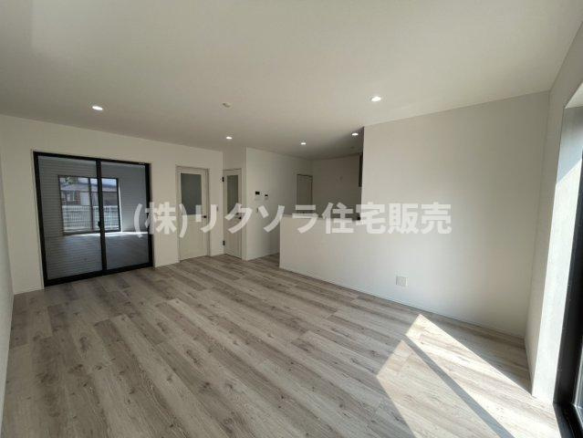 成美町　新築一戸建ての居間・リビング|LDK17.0帖
■物件内覧・資金計画相談・住宅ローン相談、リフォーム相談、お問合せ受付中■
※当日・翌日のご内覧、ご相談はお電話でのお問合せがスムーズです！