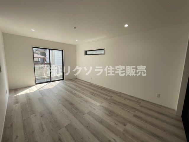 成美町　新築一戸建ての居間・リビング|LDK17.0帖
■物件内覧・資金計画相談・住宅ローン相談、リフォーム相談、お問合せ受付中■
※当日・翌日のご内覧、ご相談はお電話でのお問合せがスムーズです！