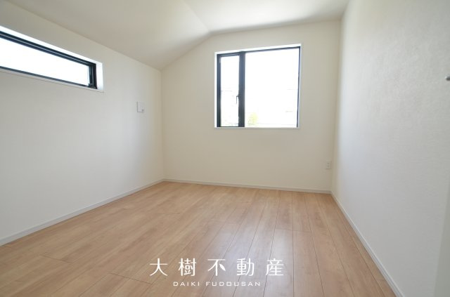 【洋室】 | 座間市立野台3丁目  新築戸建て　全２棟　【仲介手数料無料】 | 2階　洋室2（5.2帖）