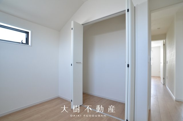 【洋室】 | 座間市立野台3丁目  新築戸建て　全２棟　【仲介手数料無料】 | 2階　洋室3（5.6帖）クローゼット