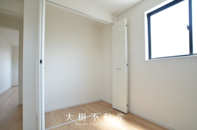 【洋室】 | 座間市立野台3丁目  新築戸建て　全２棟　【仲介手数料無料】 | 2階　洋室4（5.2帖）クローゼット