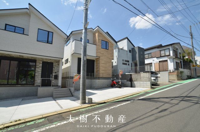 【前面道路含む現地写真】 | 座間市立野台3丁目  新築戸建て　全２棟　【仲介手数料無料】