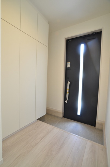 【玄関】 | 座間市立野台3丁目  新築戸建て　全２棟　【仲介手数料無料】