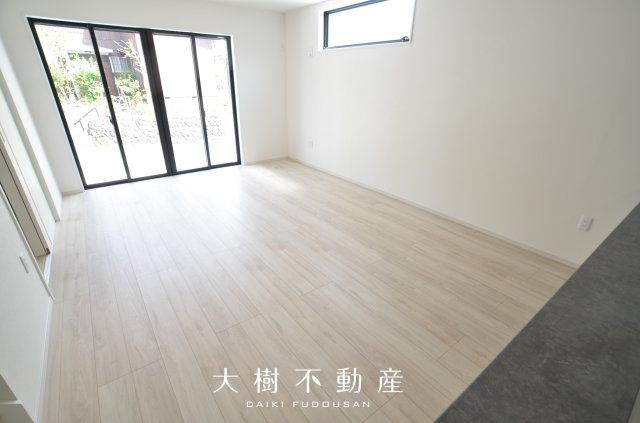 【居間・リビング】 | 座間市立野台3丁目  新築戸建て　全２棟　【仲介手数料無料】
