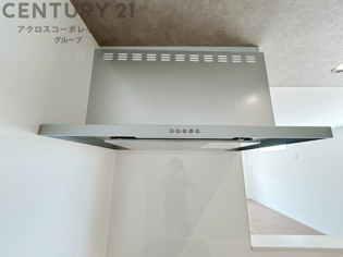 パワフルな吸引力で調理中の臭気等をしっかり処理してくれ、室内を快適に保ってくれます。