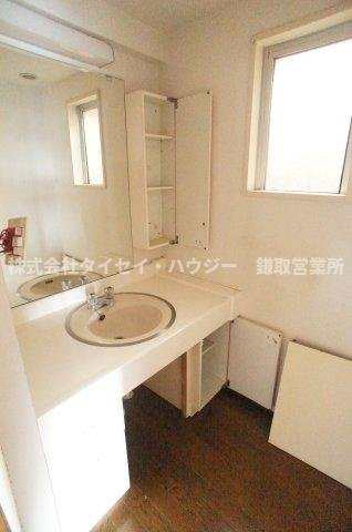 サウスヒルズ中央第２号棟の独立洗面台|※リフォーム中となります。