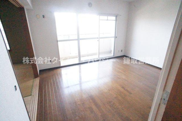 サウスヒルズ中央第２号棟の居間・リビング|※リフォーム中となります。