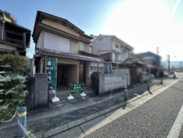 【商談中】長岡京市今里畔町　の前面道路含む現地写真|前面道路幅員は約9.0m。運転が苦手な方も駐車が楽々です◎