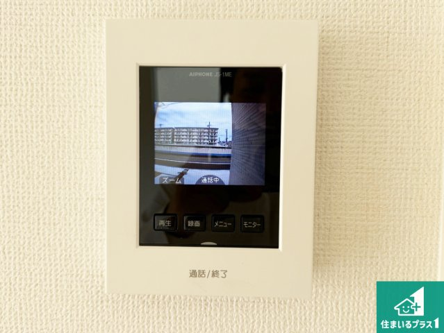 ♦東大阪市元町　第1期　新築一戸建ての防犯設備|カラーモニターインターホン！声だけでなく来訪者の姿や顔がモニターで確認できるので、小さなお子様がいらっしゃるご家庭でも安心できます！