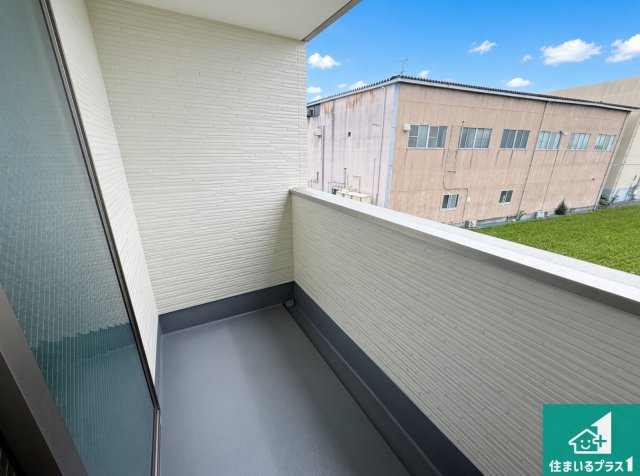 ♦東大阪市元町　第1期　新築一戸建てのバルコニー|日当たりのよいバルコニー！お部屋が開放的に！
