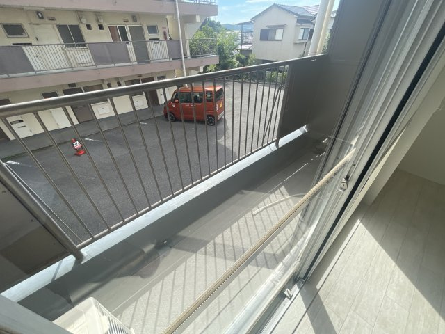 山の街サンクレバB棟のバルコニー