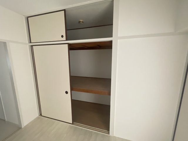 山の街サンクレバB棟の収納