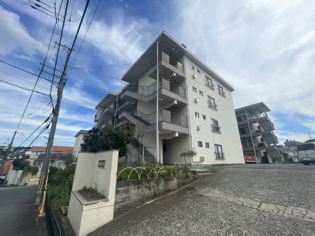 山の街サンクレバB棟の外観