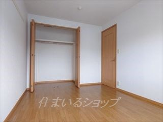 安芸高田市吉田町吉田の賃貸マンションの寝室|クローゼットあり
