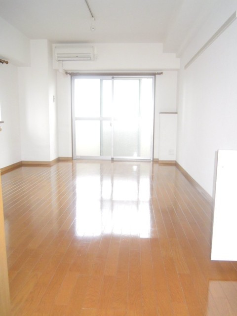 ニューキャピタルビルの居間・リビング