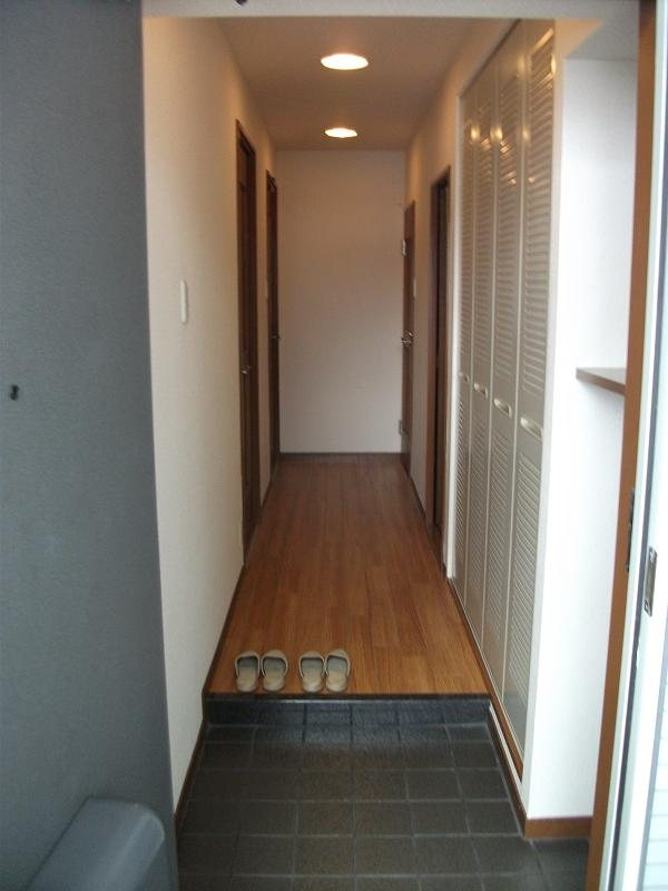 プルーリオン上桂の玄関
