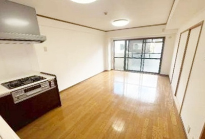 【居間・リビング】 | グリーンエクエル甲子園 | 2025年11月リフォーム済の綺麗な住まい。家計に優しい分譲駐車場権利付