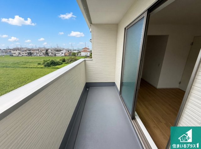◆東大阪市元町　第1期　新築一戸建てのバルコニー|日当たりのよいバルコニー！お部屋が開放的に！