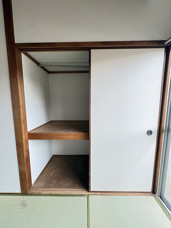 久留米中央ビルの和室|各部屋に収納スペースがございます