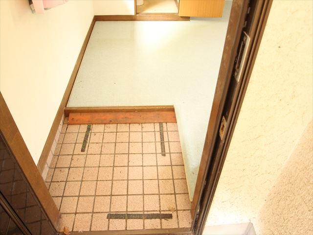 伊東温泉競輪場工事の方必見！社宅にちょうどいいミリオンA棟 　1LDK×2の玄関