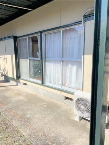 井戸沼アパートのバルコニー