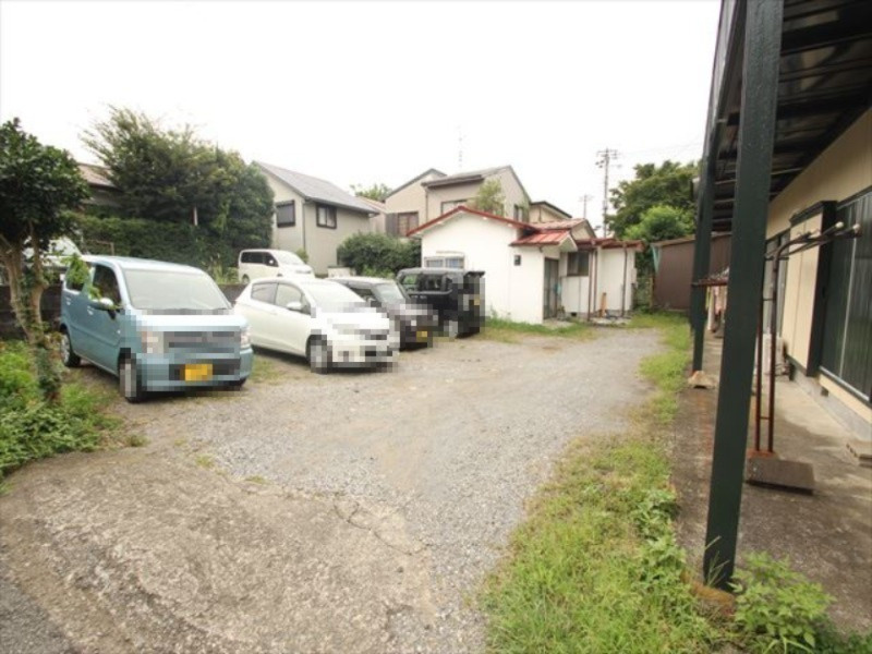 井戸沼アパートの駐車場