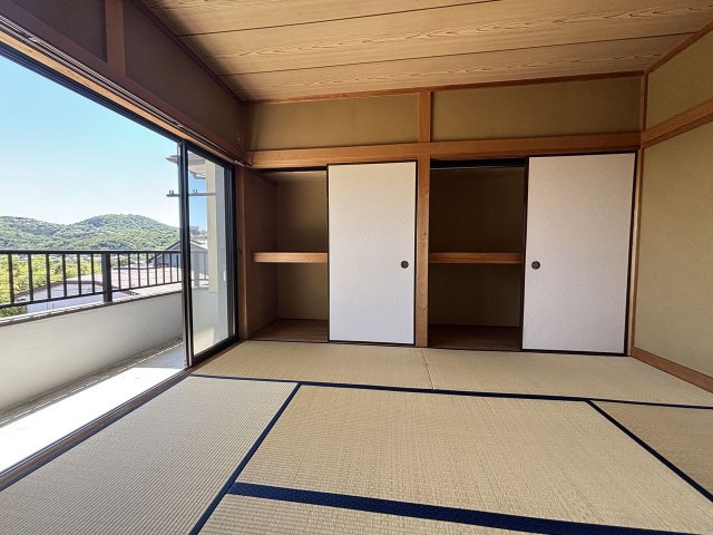 商談中　海と小室山を望む　利便性の良い川奈ロイヤルハイムの和室|バルコニー付きです