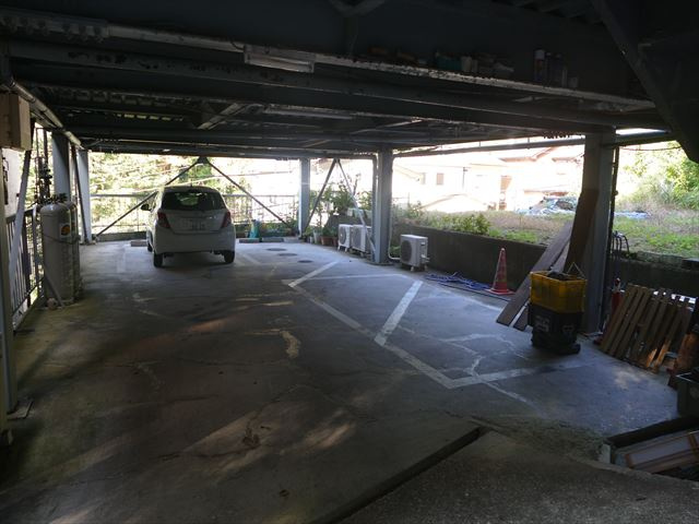 メゾン望月の駐車場