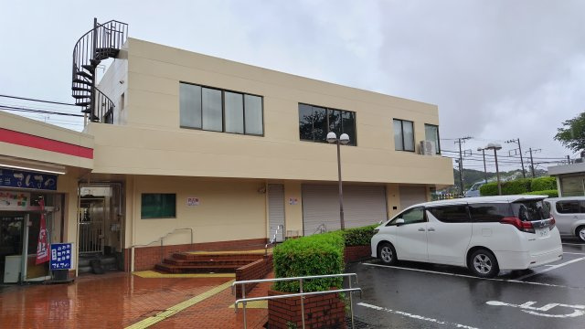 伊豆急行　川奈駅ビル内貸店舗の外観