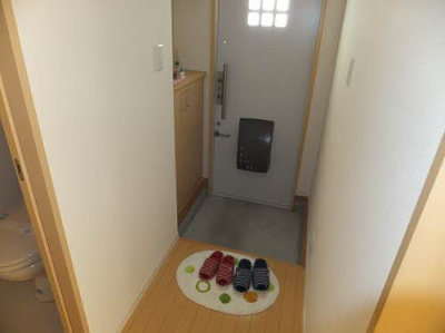 【玄関】 | サンステージ恩田 | 収納もある玄関です