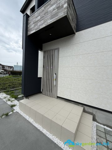 平塚市南原2丁目　新築戸建　全6棟3号棟の玄関