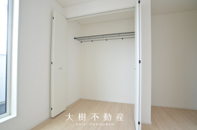 【洋室】 | 綾瀬市小園南２丁目 新築戸建て　全2棟【仲介手数料無料】 | 2階　洋室1（7.25帖）クローゼット