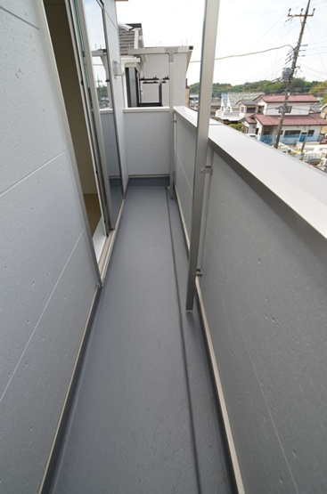 【バルコニー】 | 綾瀬市小園南２丁目 新築戸建て　全2棟【仲介手数料無料】