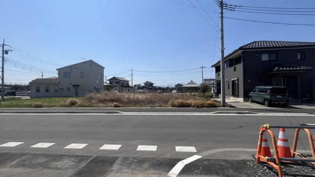 前橋市駒形町売地の前面道路含む現地写真