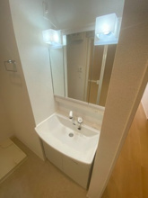 【独立洗面台】 | ※同タイプの写真となります。