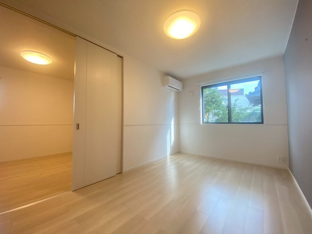 【寝室】 | ※同タイプの写真となります。