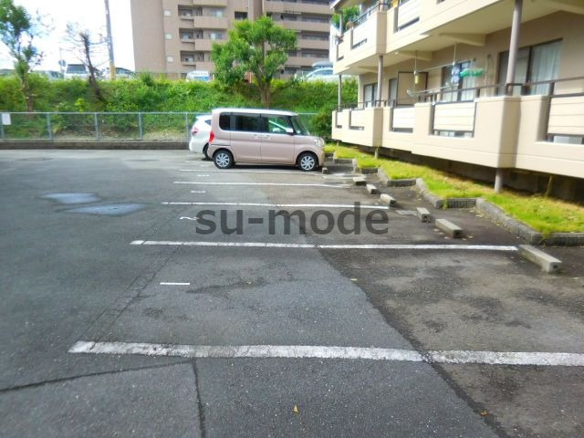 サンパティオA棟の駐車場