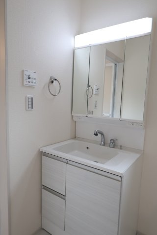 《仲介手数料無料》西区大字土屋72-11新築一戸建てリーブルガーデンの独立洗面台