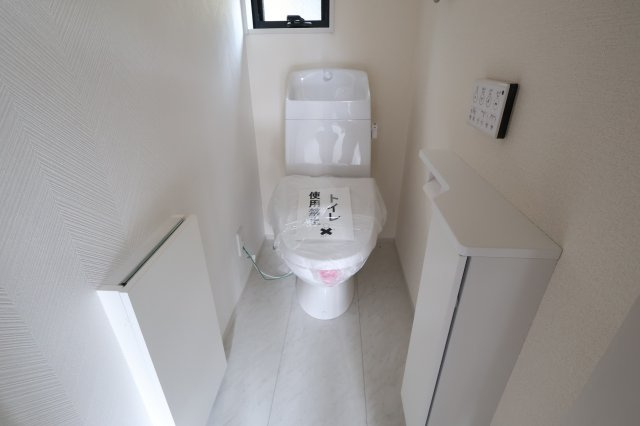 《仲介手数料無料》西区大字土屋72-11新築一戸建てリーブルガーデンのトイレ
