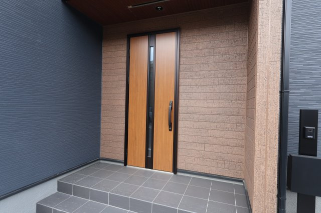 《仲介手数料無料》西区大字土屋72-11新築一戸建てリーブルガーデンの玄関