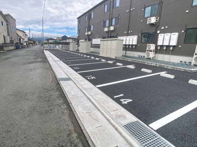 GRAND RICHESSE(グランリシェス)の駐車場