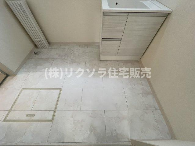 高柳7丁目　新築一戸建ての脱衣所|床下収納付き
■物件内覧・資金計画相談・住宅ローン相談、リフォーム相談、お問合せ受付中■
※当日・翌日のご内覧、ご相談はお電話でのお問合せがスムーズです！