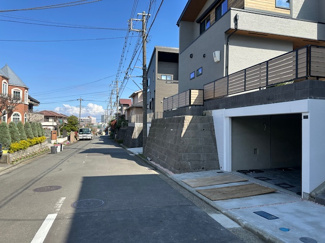 【前面道路含む現地写真】
