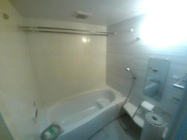 ラフィーエ住吉の浴室