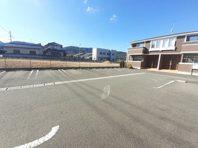 【駐車場】 | ソレイユ伊川Ⅱ | 駐車場があるので、車を買う予定の方も安心です