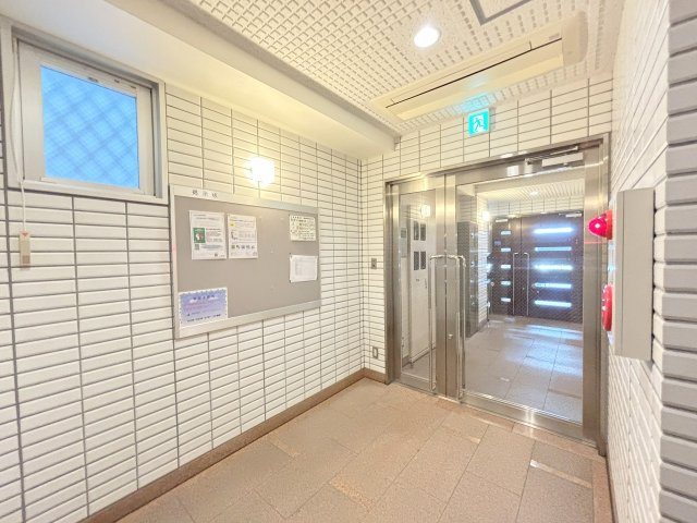 ウィステリア新大阪のエントランス