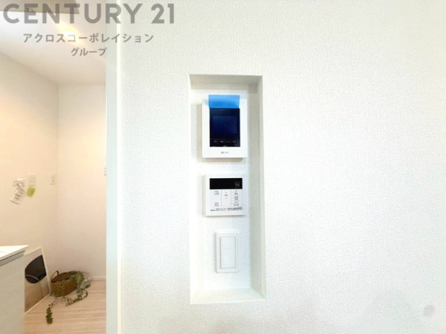 訪問者が来たときにテレビ画面で確認できるため、安心してドアを開けられます。録画機能があるものもあり、留守中に来訪者を記録しておくことができます。利便性が高く、セキュリティ面でも安心です。