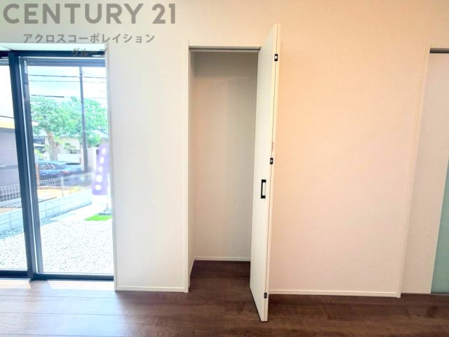 衣類やアクセサリー、小物類の収納が便利で整理整頓がしやすく、部屋の美観を保ちつつ、スペースを最大限に活用できます。衣服のしわやダメージを防ぎ、長持ちさせることができます。