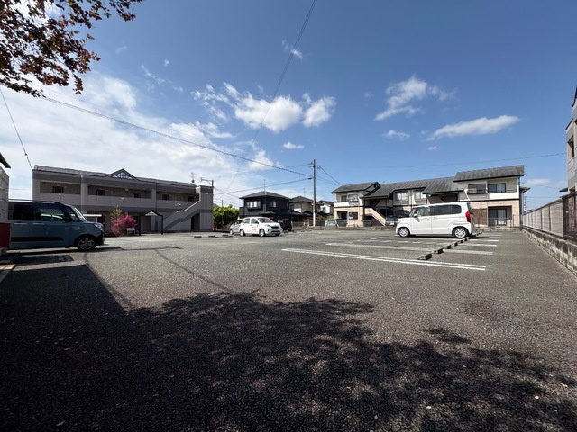 グレイス・エクセレンスの駐車場