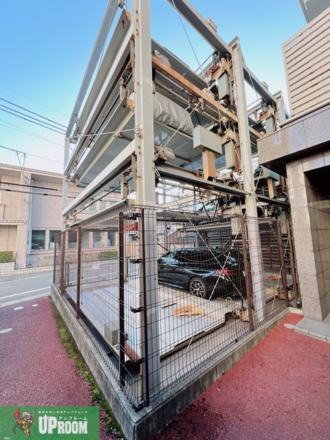 ディージービル小牧中央の駐車場